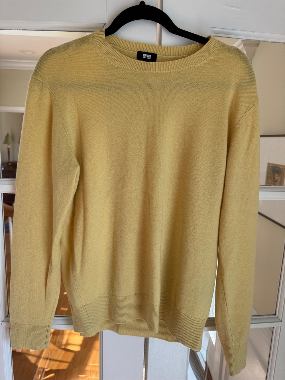 Uniqlo Women’s Crewneck Cashmere Sweater in Butter Yellow